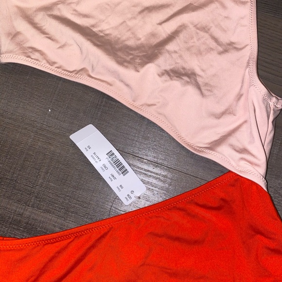 One Shoulder Color Block Swimsuit - Picture 4 of 7